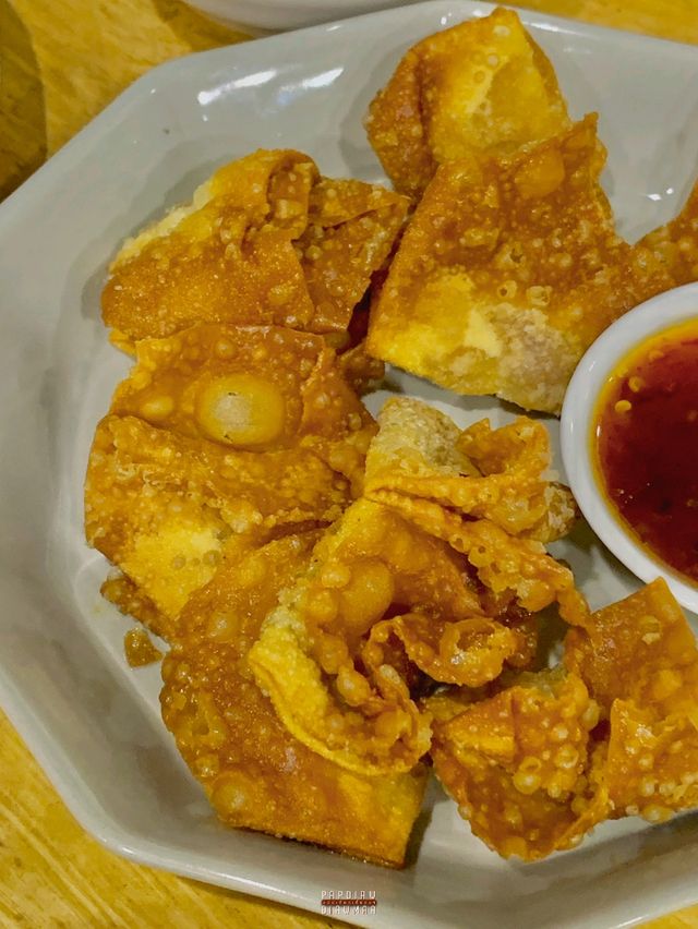 ร้านบะหมี่ฮ่องกงเล็กๆแต่อัดแน่นไปด้วยความอร่อย