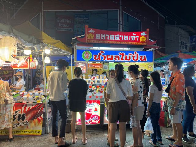 ตลาดศาลเจ้าถนนคนเดิน เมืองสุราษฎร์