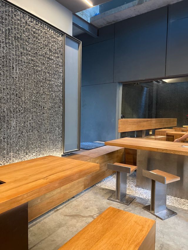 Roast8ry LAB ร้านคาเฟ่เจ้าดังขึ้นชื่อเรื่องลาเต้
