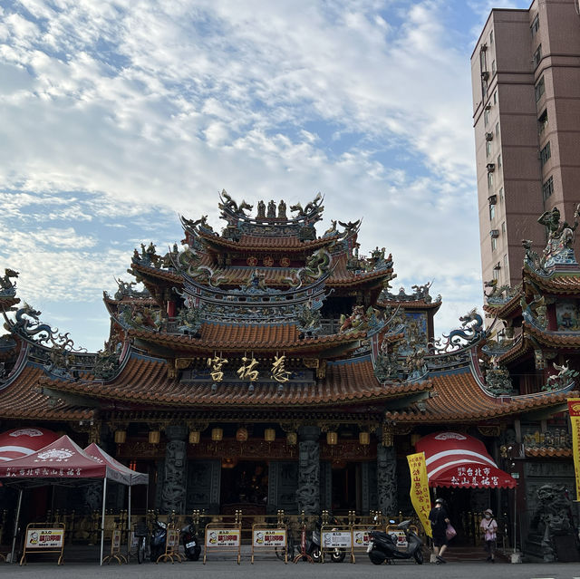 台北有名的觀光夜市-饒河夜市