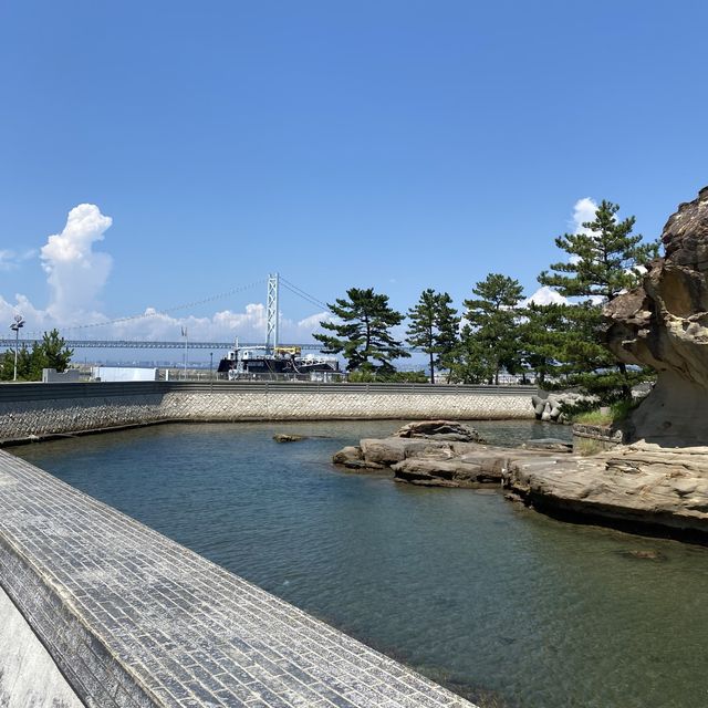 淡路島！郷土記念物絵島（えしま）岩屋にあるパワースポット！海が綺麗！明石大橋を背に絶景ポイントでもある
