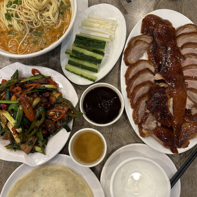 東北菜！超抵食．片皮鴨．$168．無加一