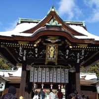 京都 北野天満宮の『なで牛』に雪が積もっていた。