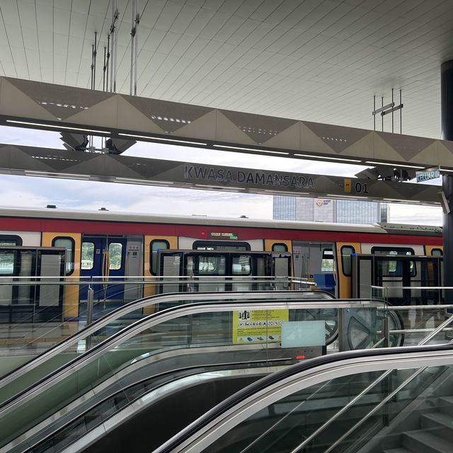 深綠色9號地鐵線的景點