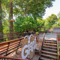 Giant Green  ร้านอาหารสไตล์ลอฟท์ในสวนยาง