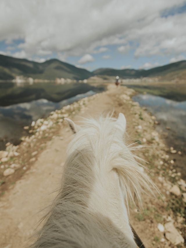 Horse riding in Shangri-La