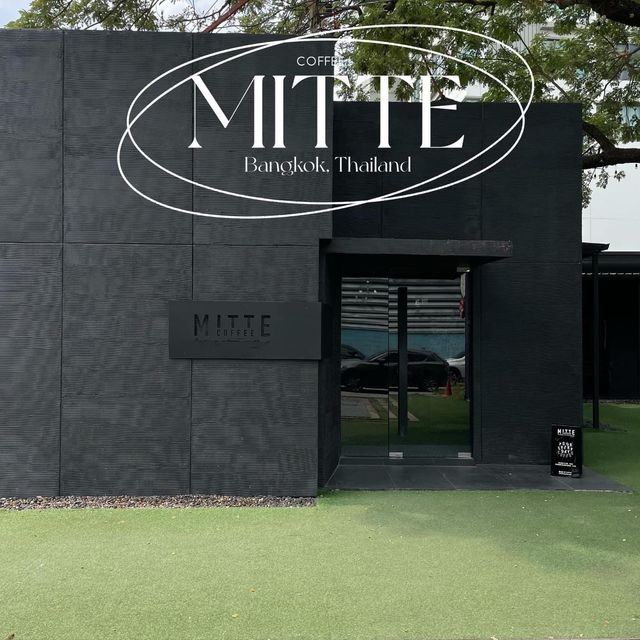 Mitte Coffee | คาเฟ่โทนดาร์ท สุดมินิมอล