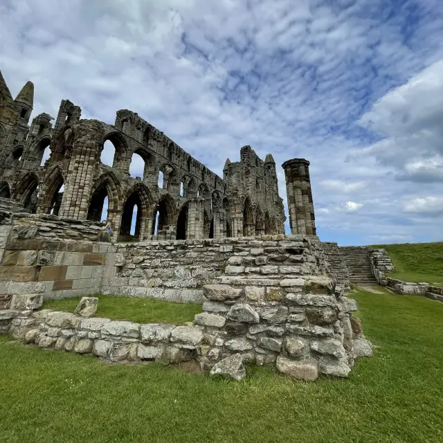 Admire the beauty of the abbey in Whitby!