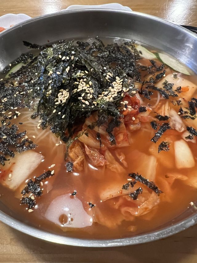 鐘路3街の「マンボク ククスチブ」でさっぱり冷たい麺を