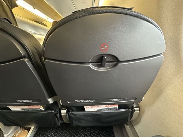 福岡空港→高知(龍馬)空港へ。JAL『エンブラエル』で高知へ飛ぶ。
