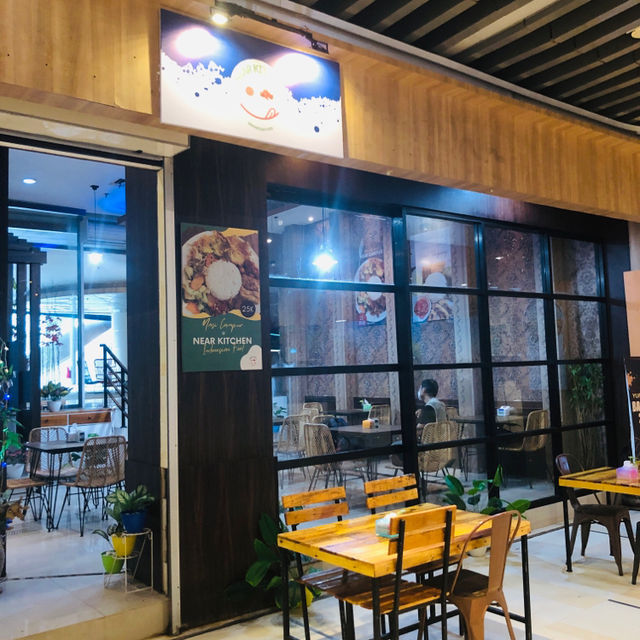 庫塔力寶廣場氣氛優雅的餐廳：Near kitchen