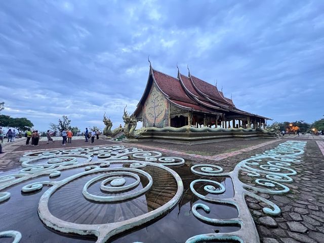 วัดสิรินธรวรารามภูพร้าว 