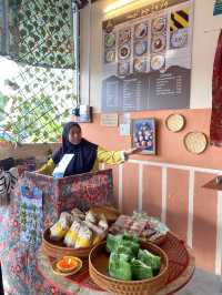 Nostalgic style breakfast @ Warong Che Limah