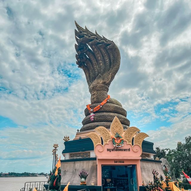 เที่ยวนครพนมชื่นชมองค์พญานาค 🐉