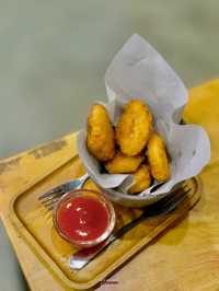 ร้านบะหมี่ฮ่องกงเล็กๆแต่อัดแน่นไปด้วยความอร่อย