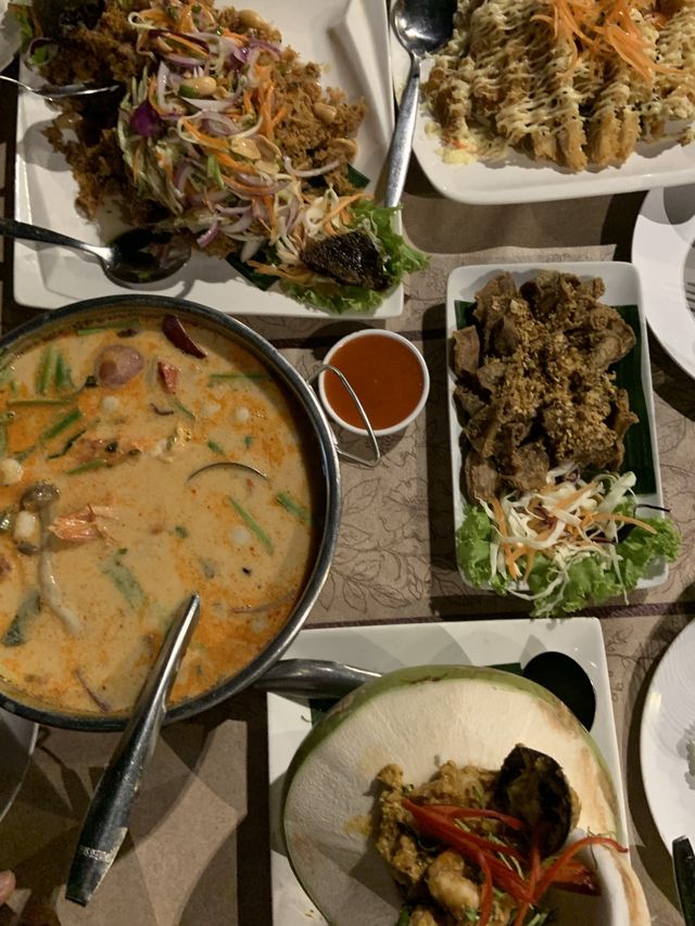 ร้านเป่าปากชามกะลา กำแพงเพชร บรรยากาศริมแม่น้ำปิง