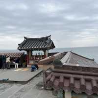 섬전체가 절인 바다위에 사찰 간월암🌅
