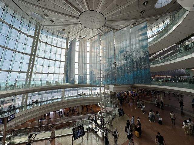 東京・羽田空港第2ターミナル。搭乗までの楽しみな時間を演出する『マーケットプレイス』