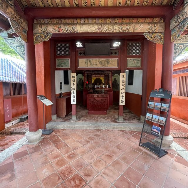 一級古蹟：五妃廟