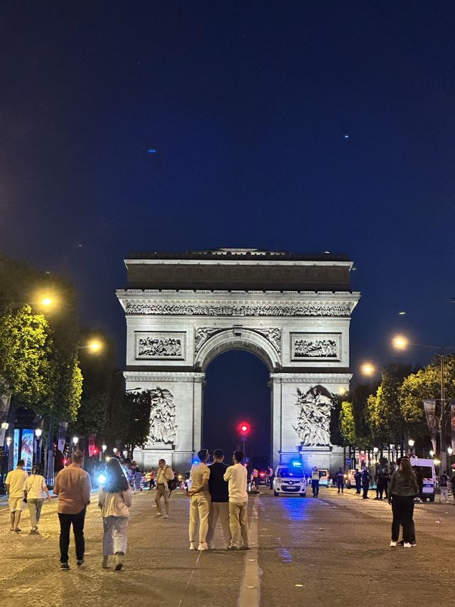 Arc de Triomphe is better at night 🫶🇫🇷