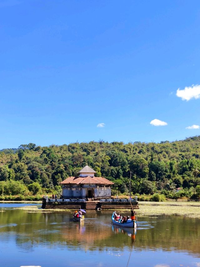  A beautiful Jain Temple in a Lake 😍