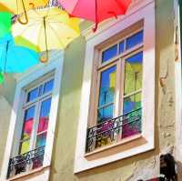 カラフルで壮観なポルトガルの傘祭り「Umbrella Sky Project」は一見の価値あり☂️