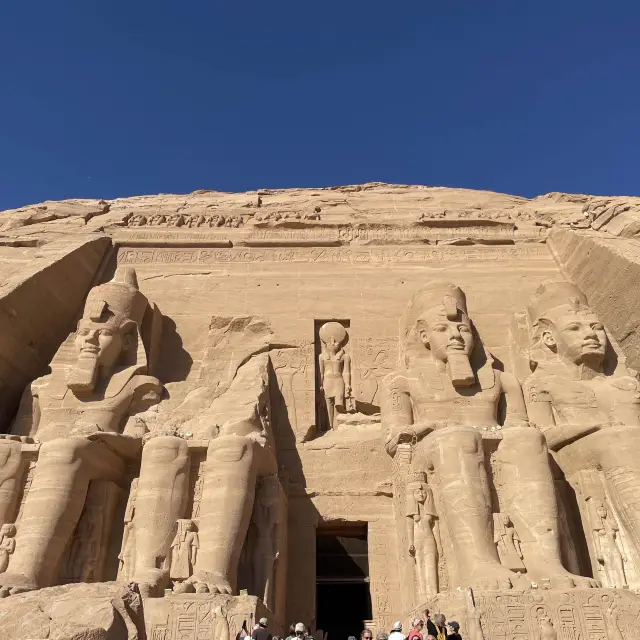 《エジプト/アスワン》アブシンベル神殿