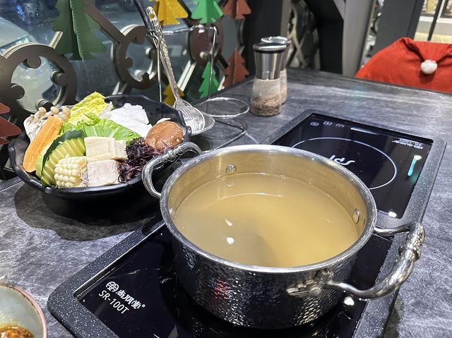 東豐東鍋物：高質感的個人鍋，濃郁的雞湯讓人回味無窮