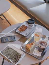 深圳海邊咖啡店，環境棒但咖啡和食物敷衍了事 