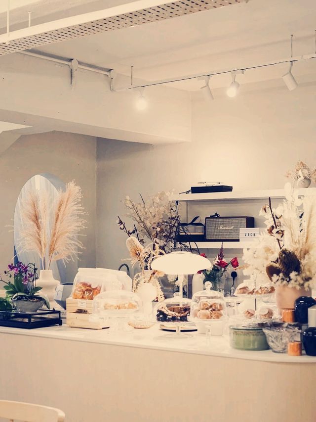 Fine Coffee & Flowers