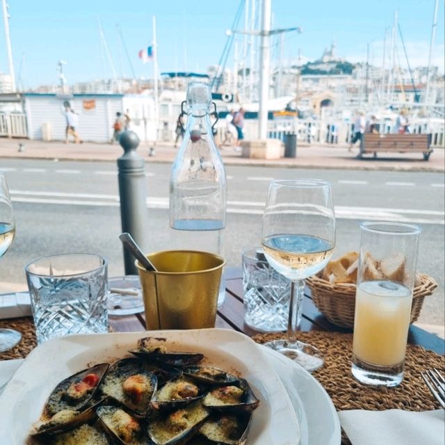 CAFÉ NEAR THE BEACH.