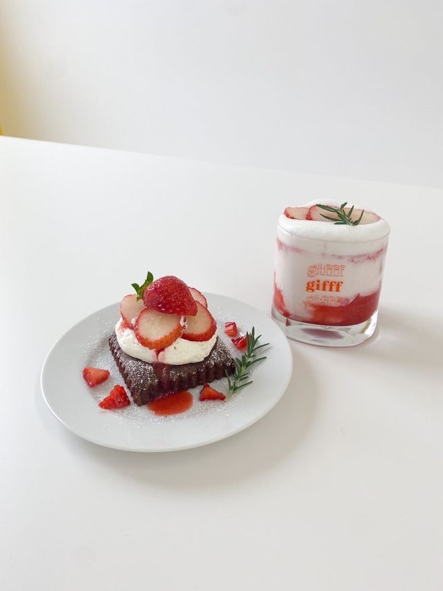 【北九州カフェ】いちごを使った可愛いスイーツとドリンクが楽しめる