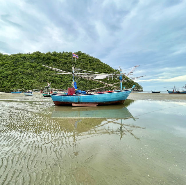 หาดสามร้อยยอด ชิลดีไม่วุ่นวาย 