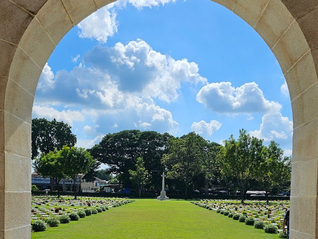 สุสานทหารสัมพันธมิตรดอนรัก 