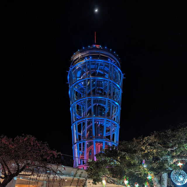 江之島海燈塔：點燈活動，咖啡廳，11月至3月適合夜遊