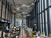 大阪Conrad酒店：多間餐廳，club lounge環境服務好。五星級早餐稍遜