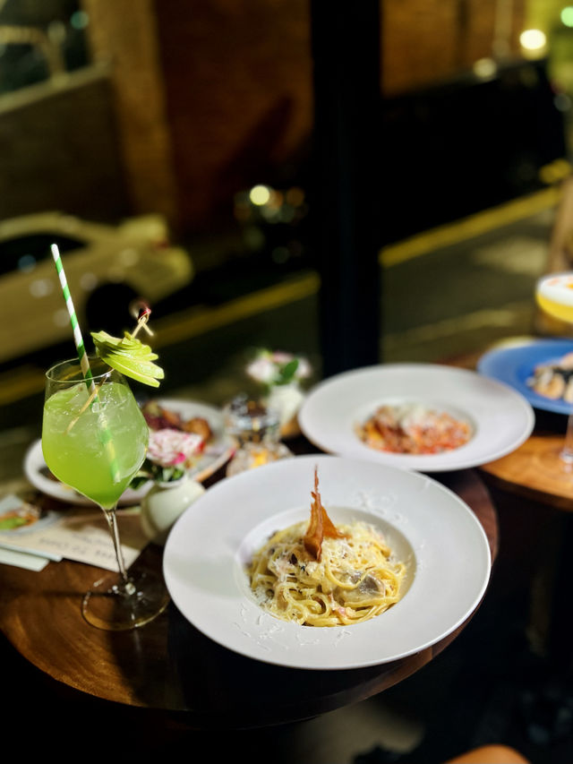 中環蘇豪區的放風小酒館🍽🍸🍹🧉🥂🍾 中環蘇豪區的放風小酒館🍽🍸🍹🧉🥂🍾