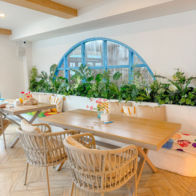 ที่พัก&คาเฟ่ ริมทะเล ฟีลต่างประเทศ พัทยา-บางเสร่