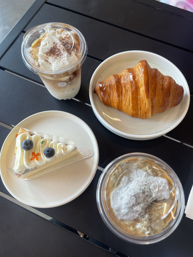 Dawn to Dusk Cafe BKK