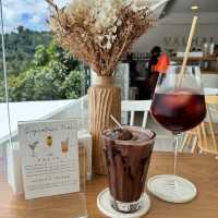 𝑽𝒂𝒍𝒉𝒂𝒍𝒍𝒂, 𝑲𝒉𝒂𝒐 𝑳𝒂𝒌 คาเฟ่พังงา..