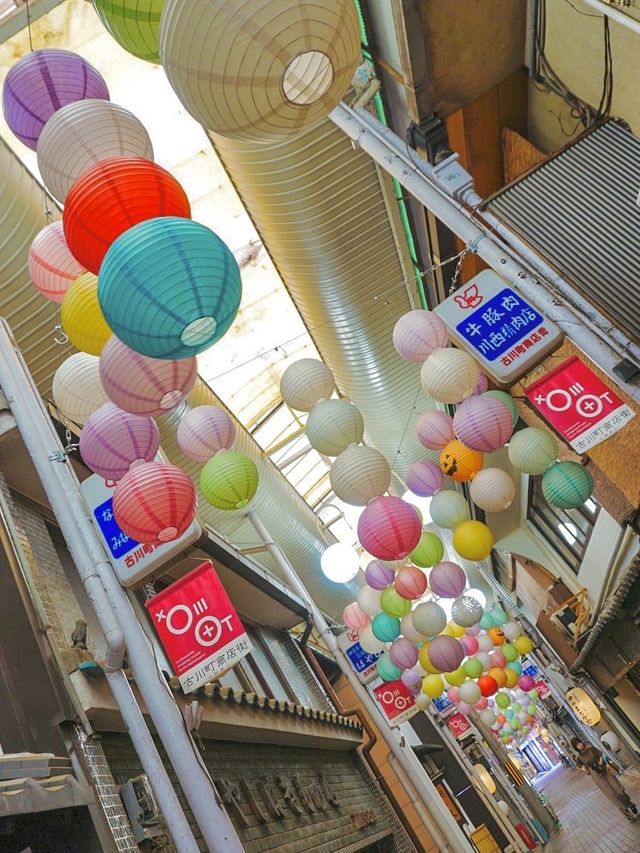 【京都】カラフルな提灯が可愛いレトロな商店街