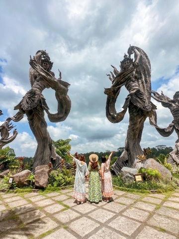 バリ島】ウブドにある巨大な彫刻の天女がいるレストラン | Trip.com バリ島