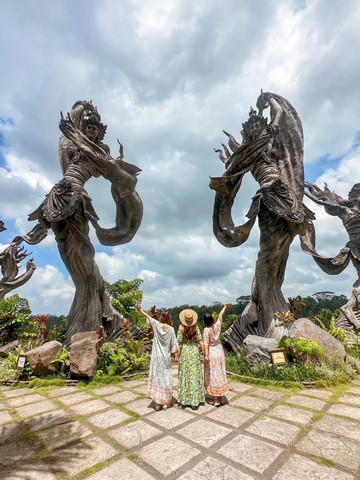 バリ島】ウブドにある巨大な彫刻の天女がいるレストラン | Trip.com バリ島