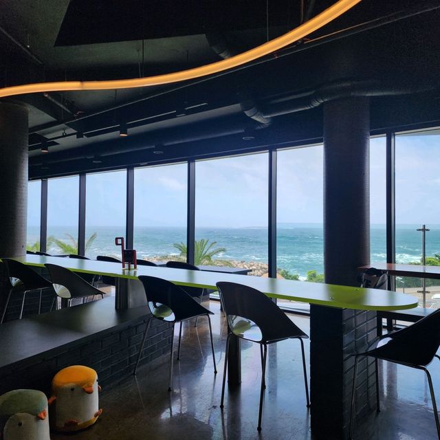 제주 비오는날 가도 좋은 하효동 오션뷰 카페 투모로우