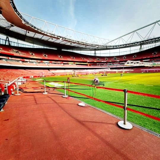 Gunners' Glory: Emirates Stadium's Electric Atmosphere