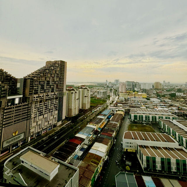DoubleTree by Hilton Melaka: Comfortable Stays with Pool, Gym, and Complimentary Cookies