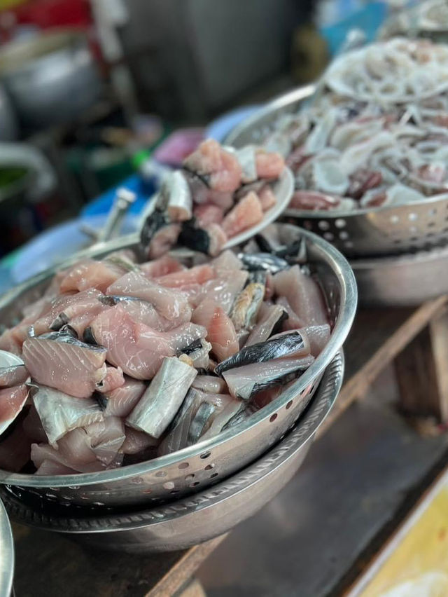 ข้าวต้มปลาอินทรีย์ ทีเด็ดแยกพลับพลาชลบุรี