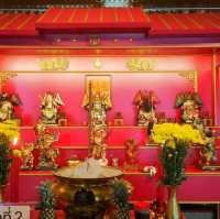 ไหว้พระขอพร รดน้ำมนต์สระน้ไศักดิ์สิทธิ์