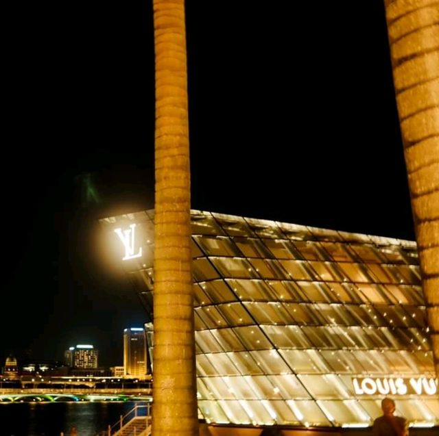 A Tranquil Night Walk at Marina Bay