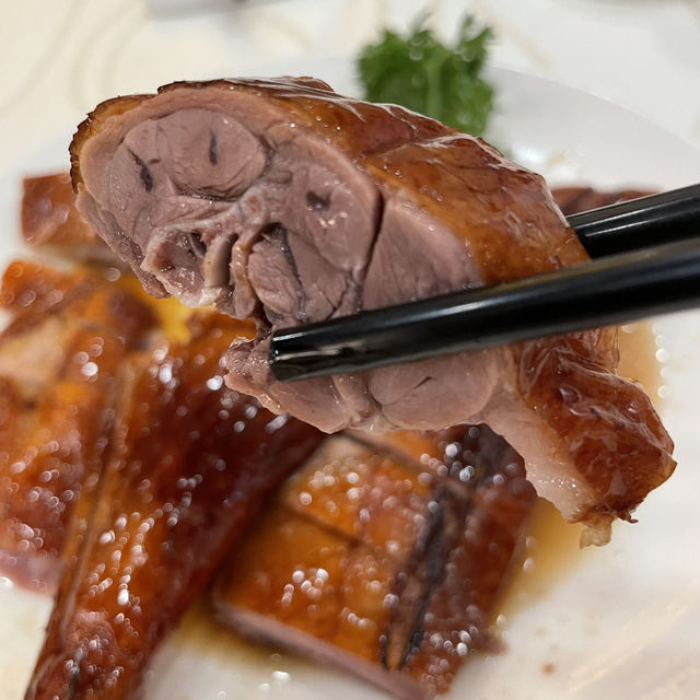 酒樓有很多抵食孖寶
